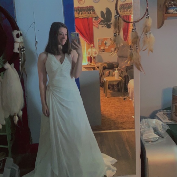 I’m selling this beautiful wedding dress! - Picture 4 of 5